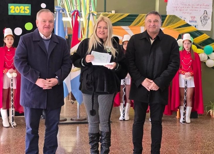 Ceres festejó sus 133 años y Michlig entregó 60 millones al municipio